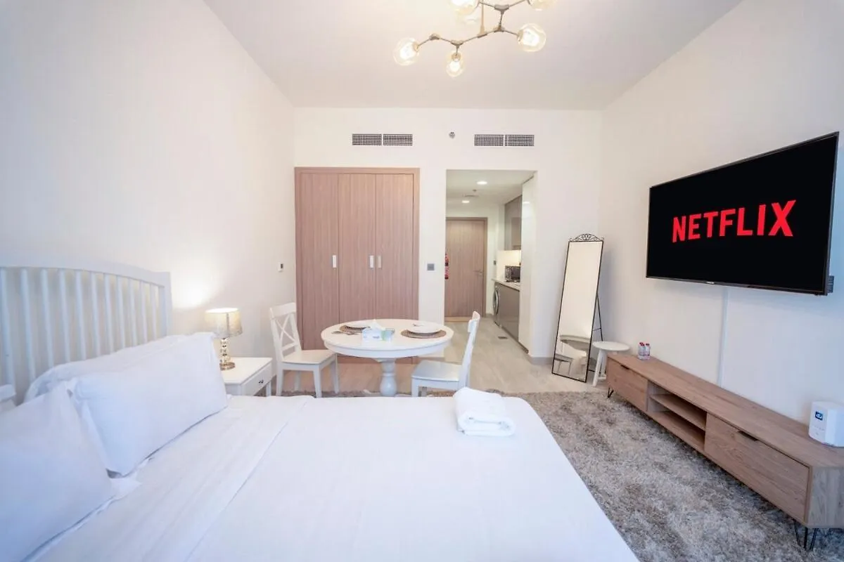 Aws Holiday Homes - Cozy Studio In Azizi Riviera Dubai 0*,  United Arab Emirates